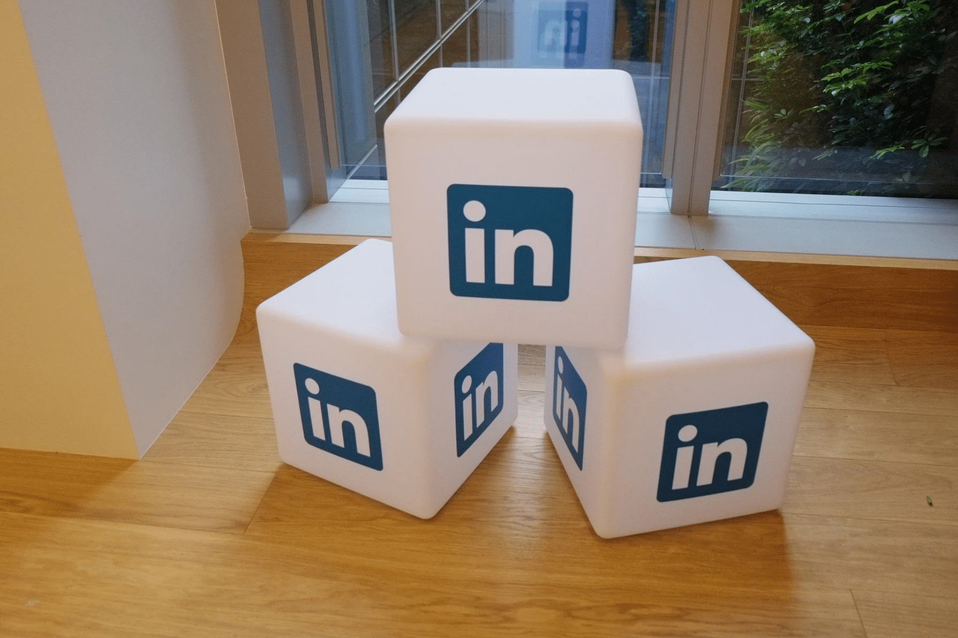 χρήση σελίδας LinkedIn